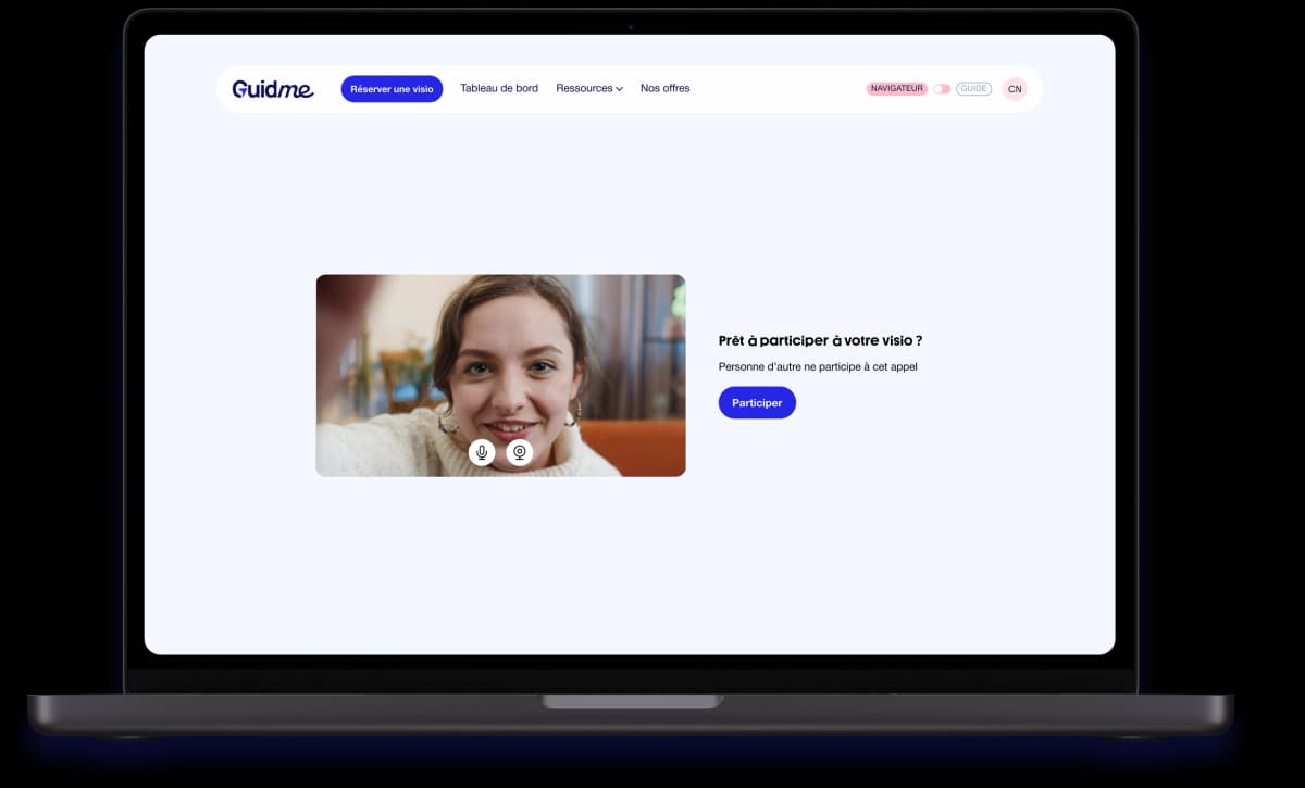 Écran de visioconférence GuidMe montrant un lycéen en discussion d'orientation avec un étudiant guide